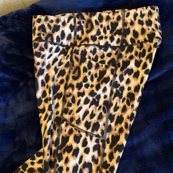 Victoria’s Secret leaped print leggings - Picture 3 of 5